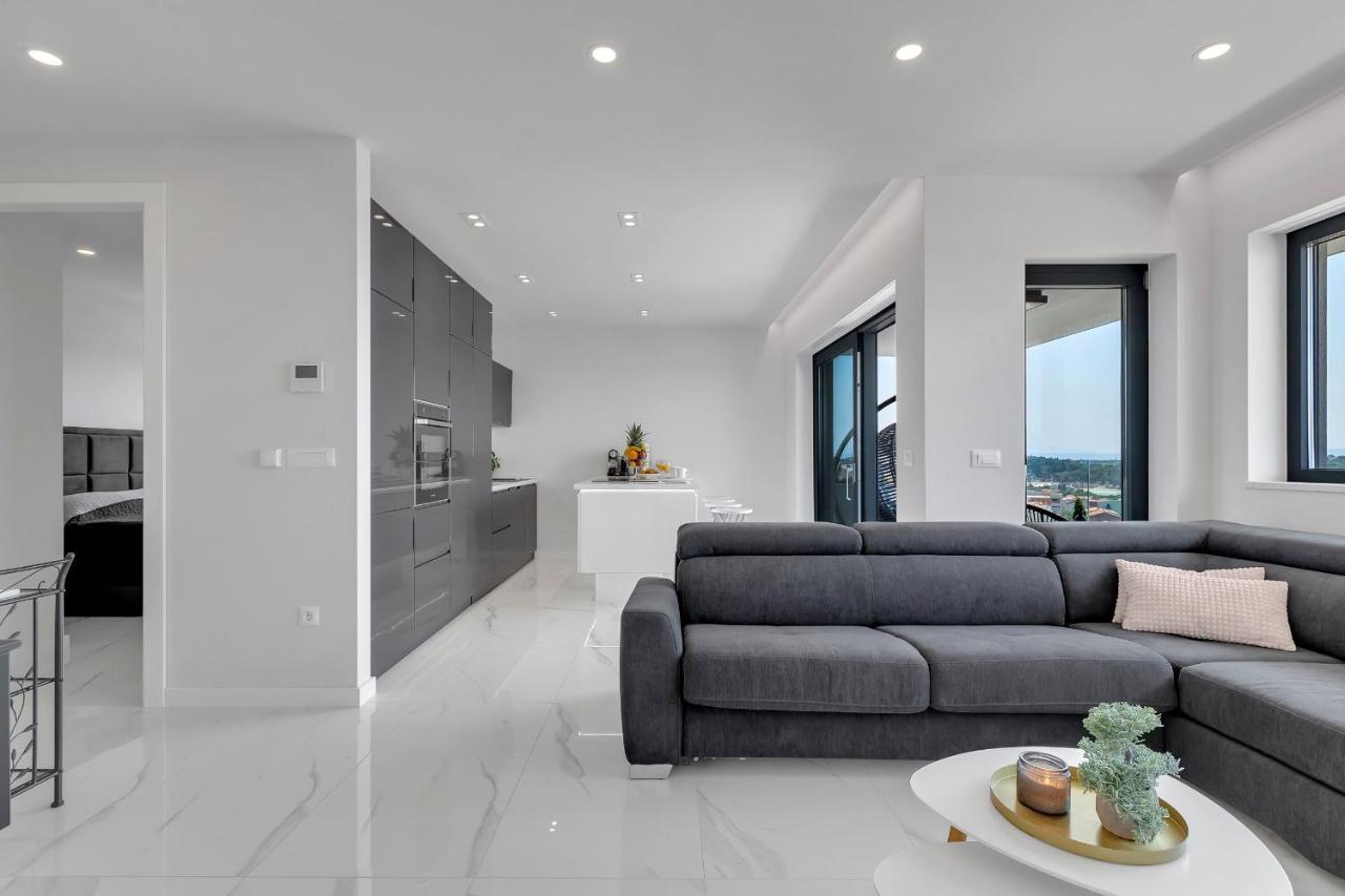 Apartment Luxury Seaview Dzenan